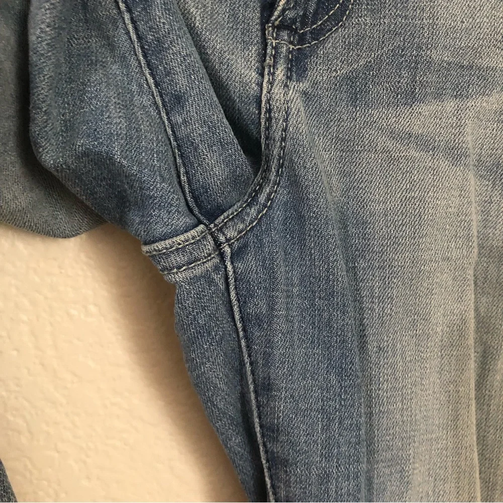 ROCK & REPUBLIC Jeans Boot Cut Distressed Light Wash Low Rise Bling Back Pockets - Picture 9 of 16